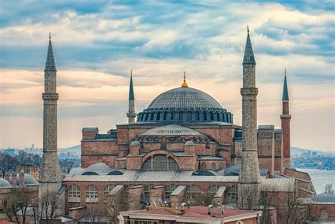 Can I wear jeans to Hagia Sophia?