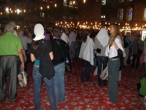 Can I wear skinny jeans to the Blue Mosque?