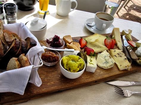 Franschhoek Wine Valley: Vineyards and Gastronomic Delights