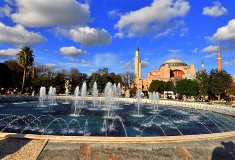 What is the rainiest month in Istanbul?