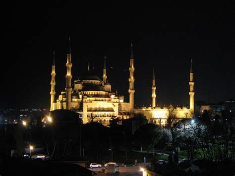 Where do billionaires live in Istanbul?