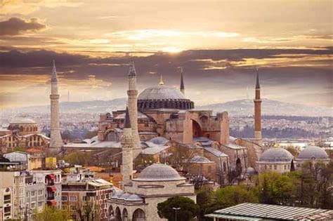 Where do the rich live in Istanbul?