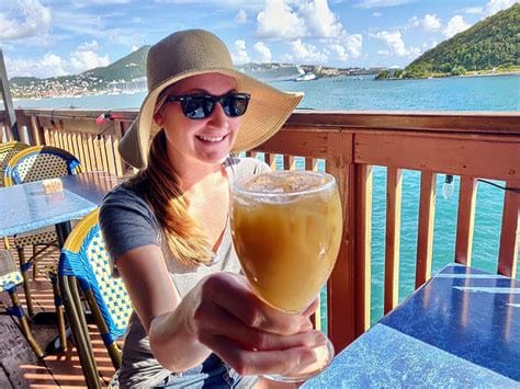 Are alcoholic drinks free on a cruise?