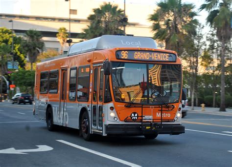 Are public buses free in Los Angeles?