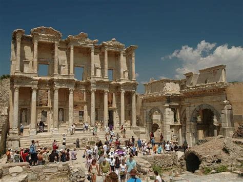Are there Roman ruins in Istanbul?