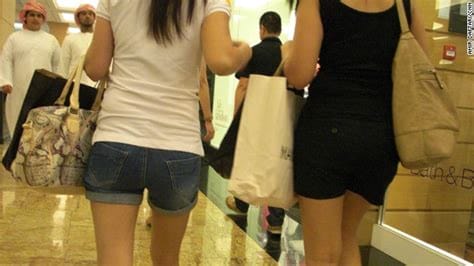 Can girls wear shorts in Turkey?