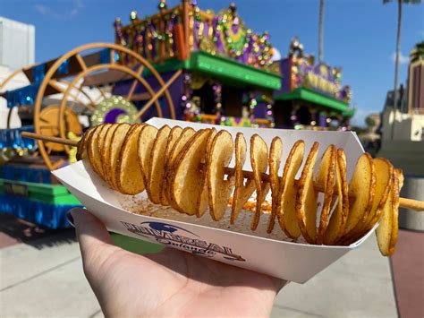 Can I take food into Universal Studios?