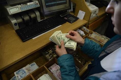Can I use US dollars in Istanbul?