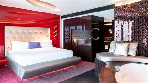 Can two female friends share a hotel room in Dubai?