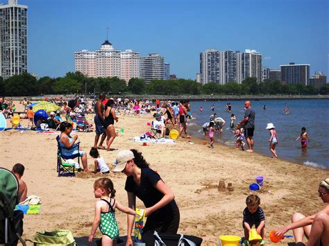 Can you swim in Chicago beaches at night?