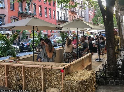 Can you walk around NYC with alcohol?
