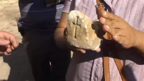 Can you wear a cross in Turkey?