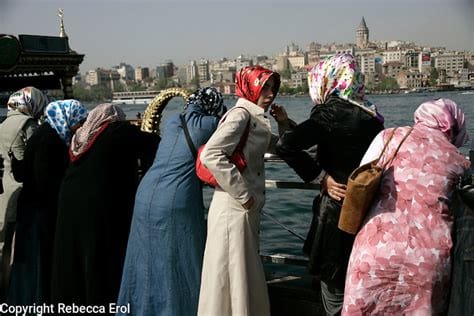 Do I have to wear a headscarf in Istanbul?