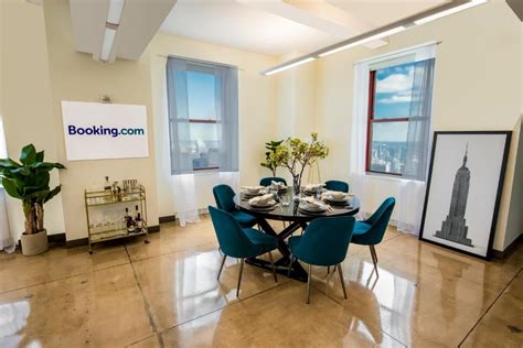 Do people have apartments in the Empire State Building?