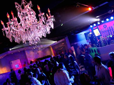Does Orlando have night clubs?