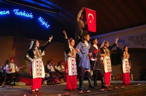 Does Turks have nightlife?