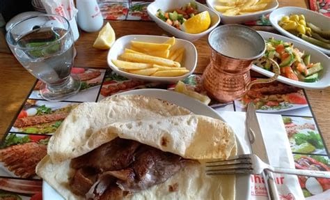 How much does a typical meal cost in Istanbul?