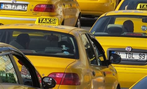 How much is a taxi from Istanbul airport to city?