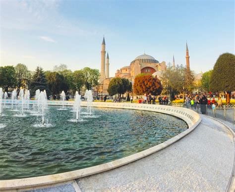 Is it safe for Americans to layover in Istanbul?