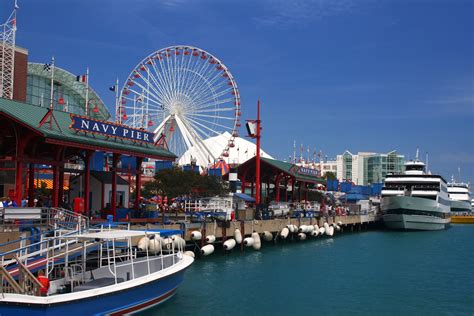 Is it safe to walk around Navy Pier?