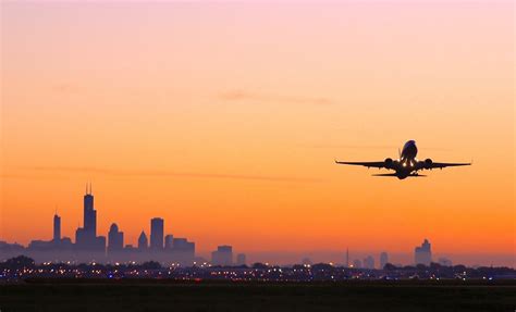What airlines fly out of Midway Chicago?