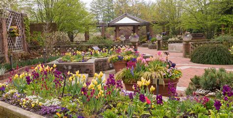 What are the summer hours for the Chicago Botanic Garden's?