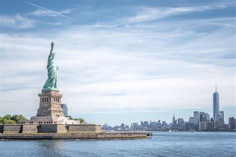 What New York attractions are close to each other?