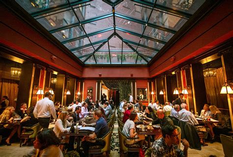 Where do famous people eat dinner in NYC?