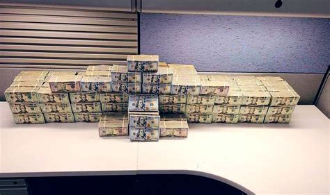 Where does the old money live in Los Angeles?