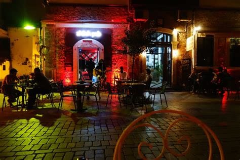 Which area to stay in Turkey for nightlife?