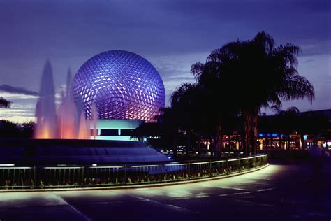 Why is EPCOT so popular?