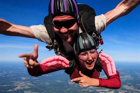 At what weight can you not skydive?