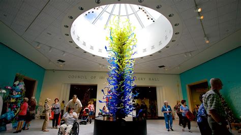 Can you take pictures in Orlando Museum of Art?