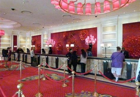 Do You Tip The Front Desk In Vegas?