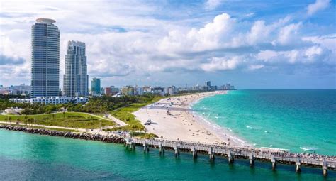 Does Miami have blue water?
