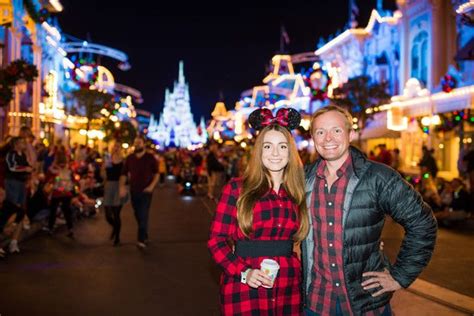 How should I dress for Disney in December?