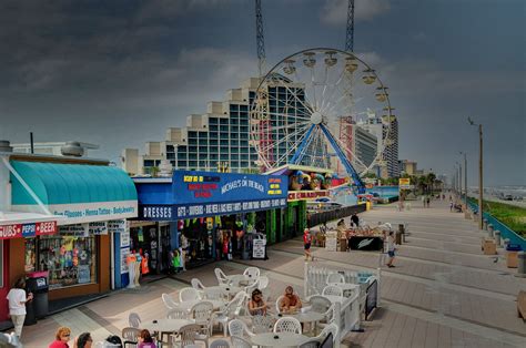 How walkable is Daytona Beach?