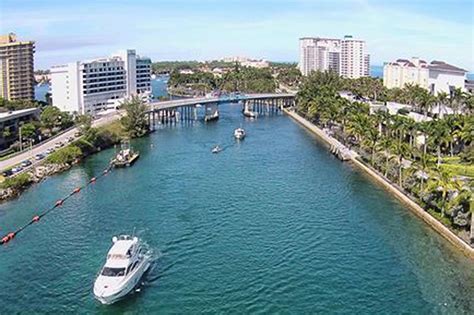 Is Boca Raton a wealthy area?