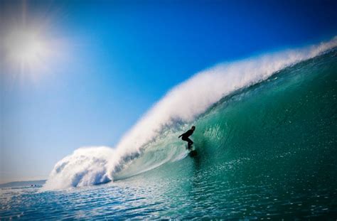Is California better than Florida for surfing?