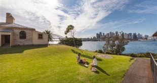 Is Goat Island open to the public?