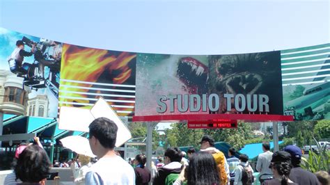 Is it better to go to Universal in the morning or Evening?