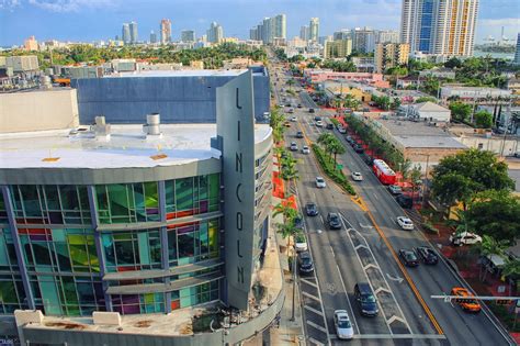 Is it safe to walk around Miami alone?