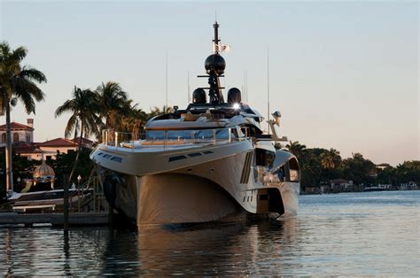 What are the dates of the Miami Boat Show 2023?
