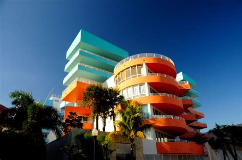 What is Miami Art Deco style?