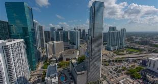 What is the iconic building in Downtown Miami?