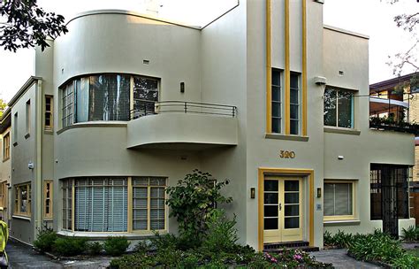 What is the most famous Art Deco house?