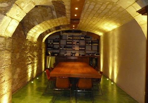 What is the wine tasting room capital of the world?