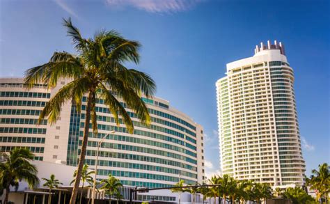 What mall do celebrities go to in Miami?