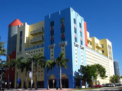 What neighborhood in Miami is known for its pastel colored buildings?