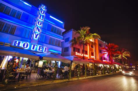 What time is nightlife in Miami?